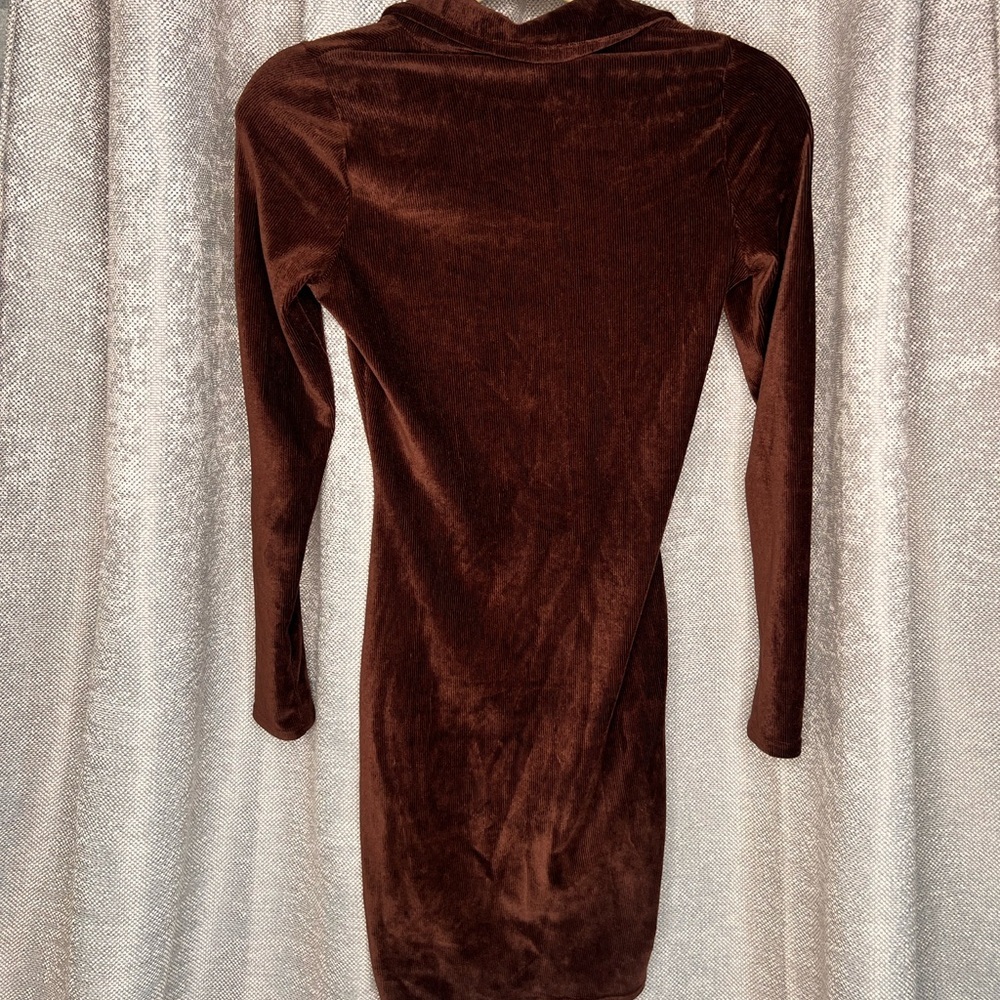 Elegant Long Sleeve Brown Velvet Dress - Picture 2 of 6